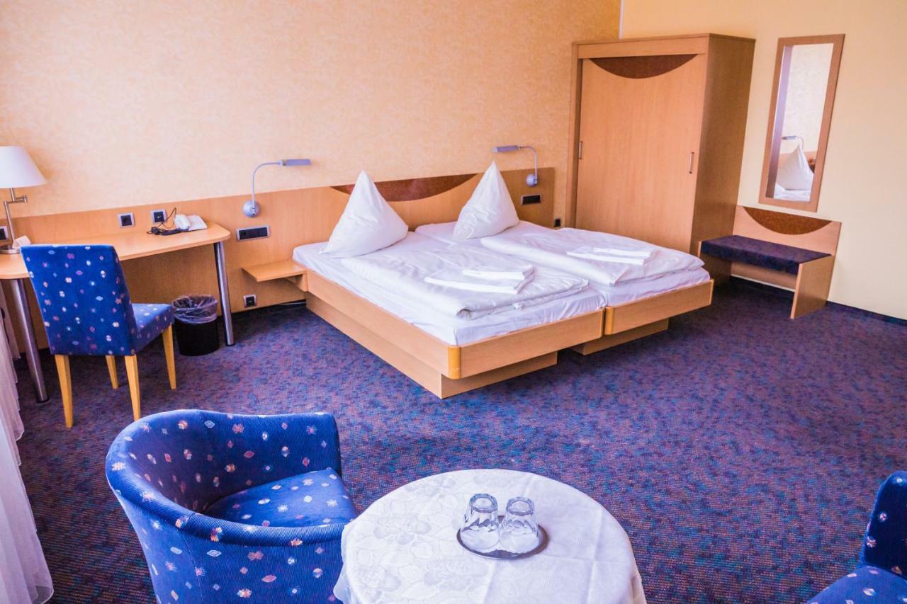 Warias Hotel & Restaurant Braunsbedra Екстер'єр фото